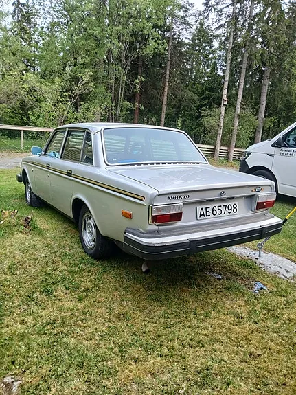 Volvo 240 1977 photo 3