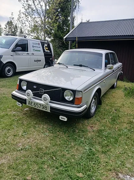Volvo 240 1977 photo 2