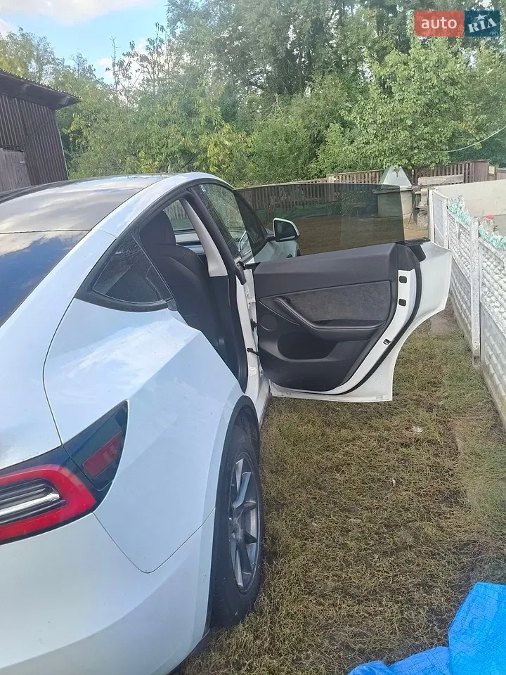 Tesla Model Y 2021 photo 3