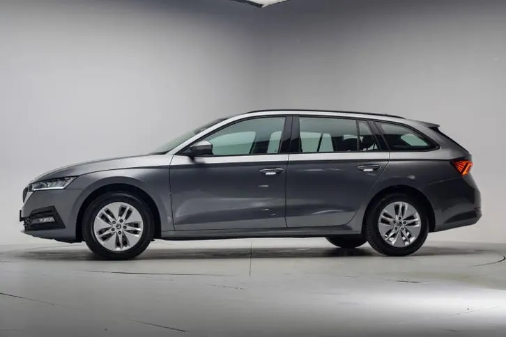 Skoda Octavia 2024 photo 2