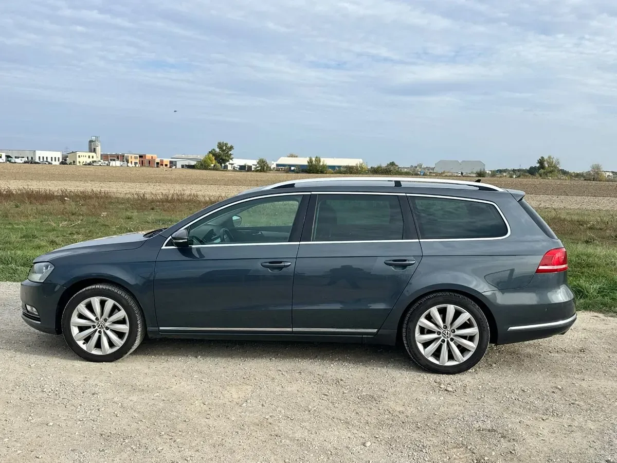 Volkswagen Passat 2011 photo 2