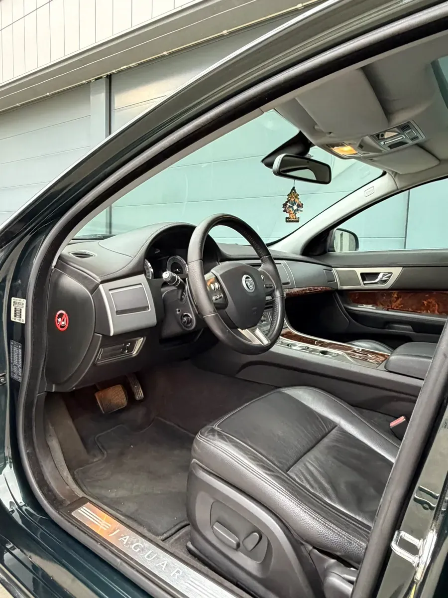 Jaguar Xf 2009 photo 3