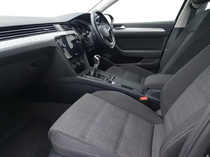 Volkswagen Passat 2021 photo 5