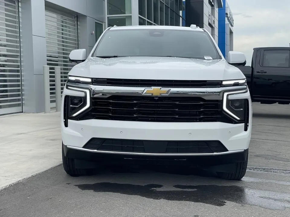Chevrolet Tahoe 2026 photo 2