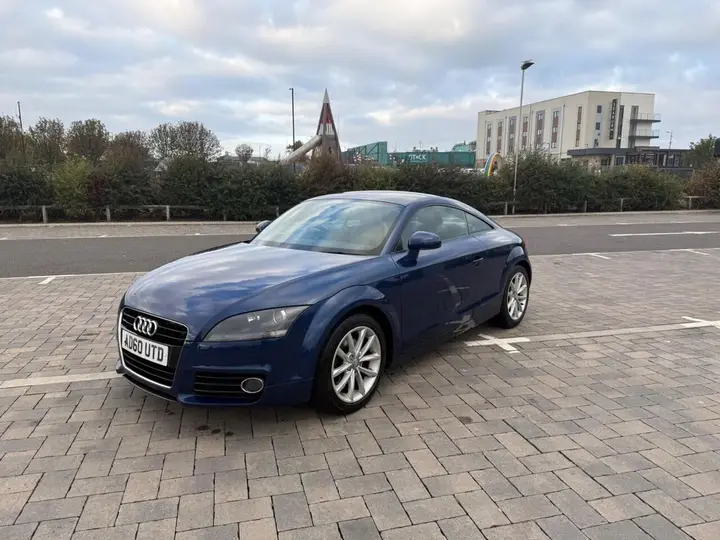 Audi Tt 2011 photo 2