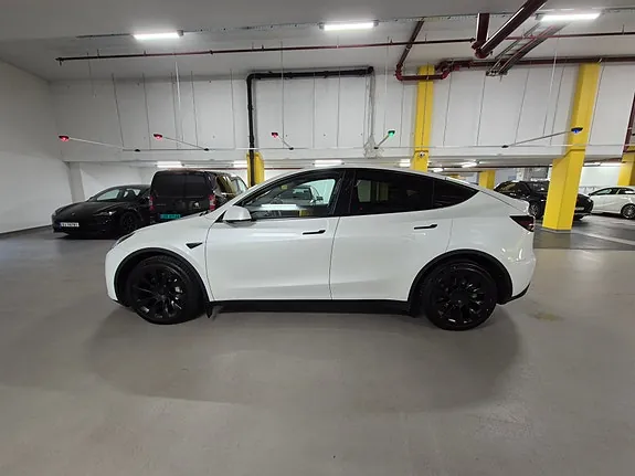 Tesla Model Y 2023 photo 4