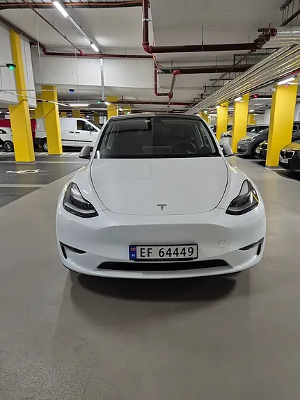 Tesla Model Y 2023 photo 2