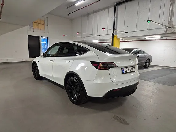 Tesla Model Y 2023 photo 5