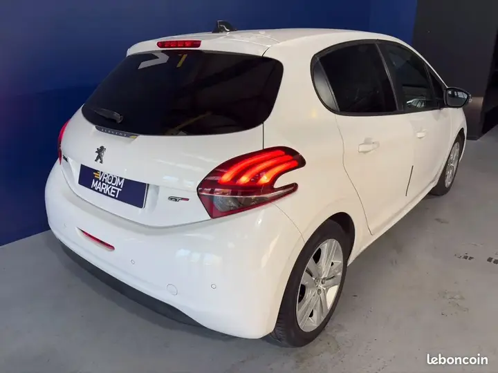 Peugeot 208 2018 photo 5