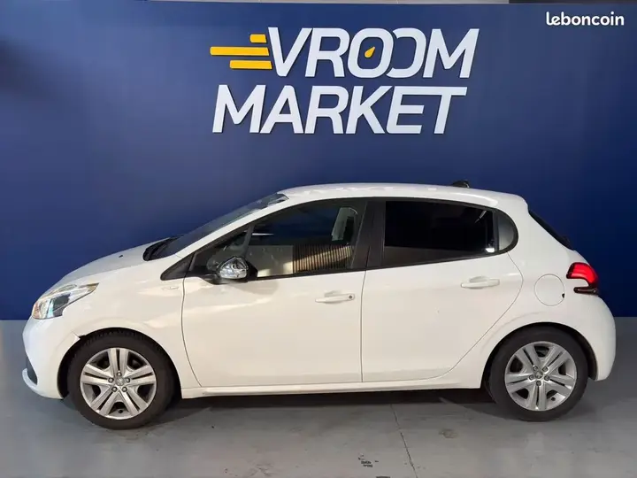 Peugeot 208 2018 photo 2