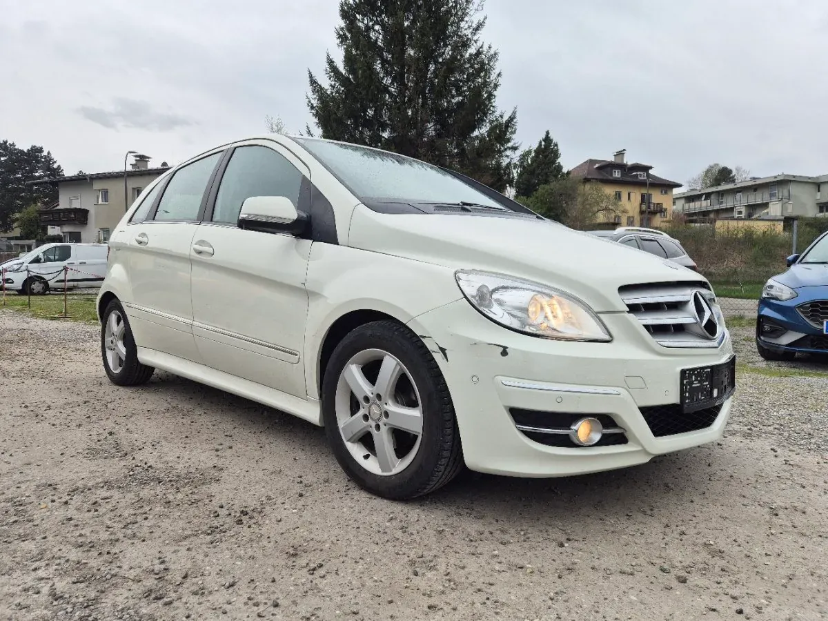 Mercedes-Benz B-Class 2011 photo 2