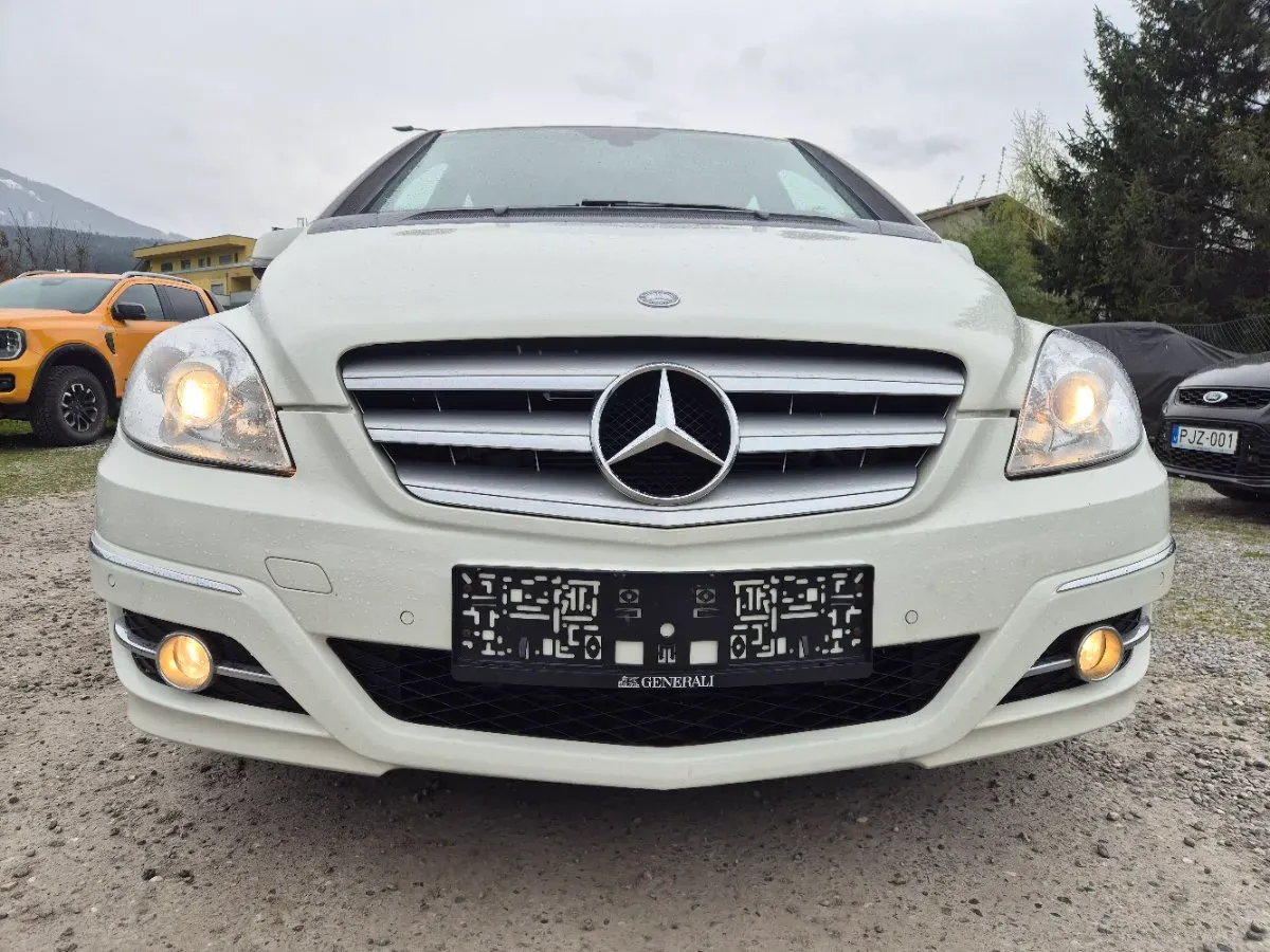 Mercedes-Benz B-Class 2011 photo 3