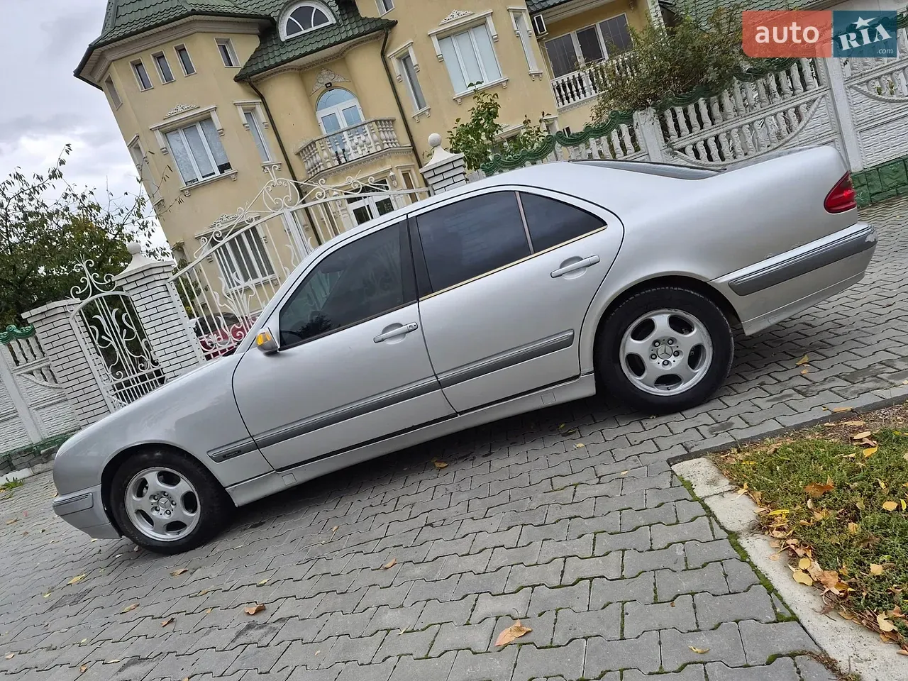 Mercedes-Benz E-Class 2001 photo 2