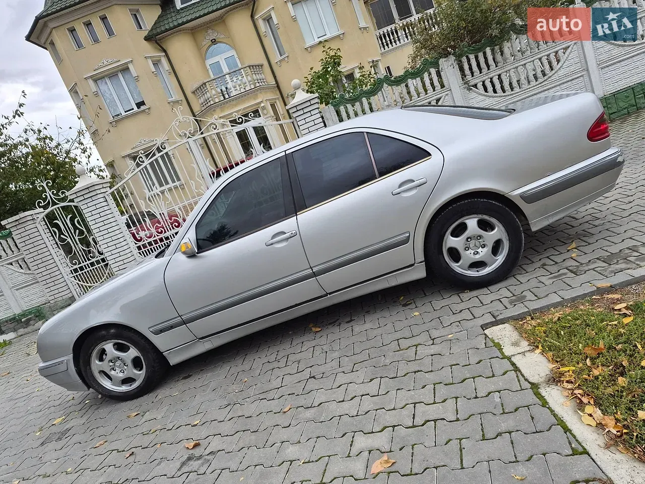 Mercedes-Benz E-Class 2001 photo 3