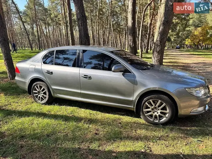 Skoda Superb 2012 photo 3