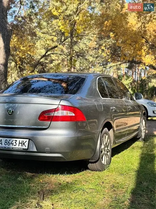 Skoda Superb 2012 photo 2