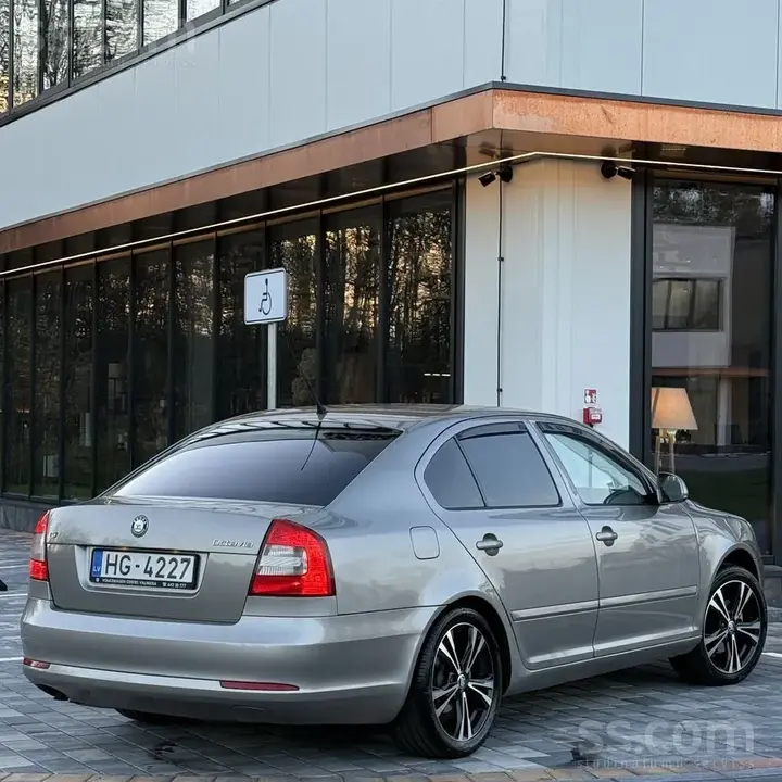 Skoda Octavia 2009 photo 4