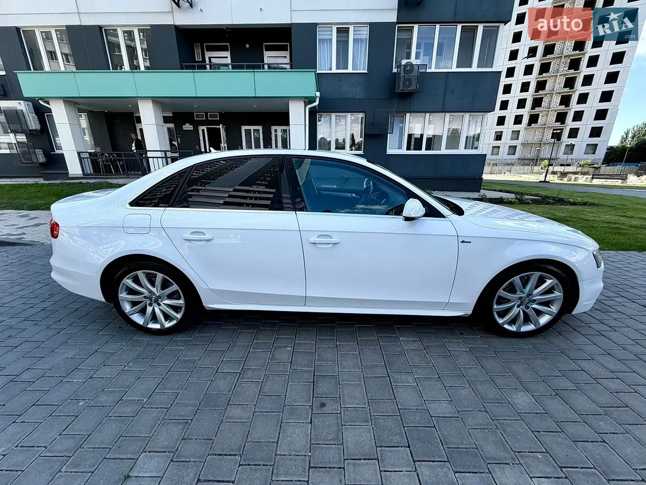 Audi A4 2014 photo 4
