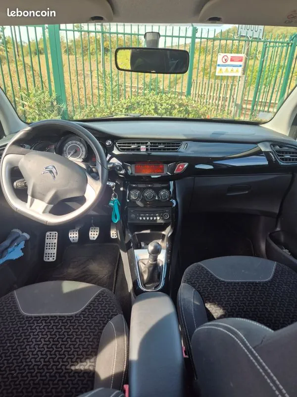 Citroen C3 2010 photo 3