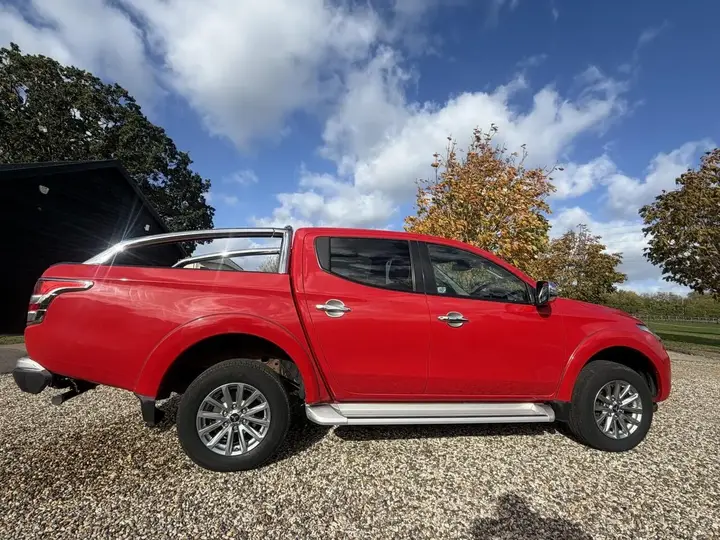 Mitsubishi L200 2017 photo 2