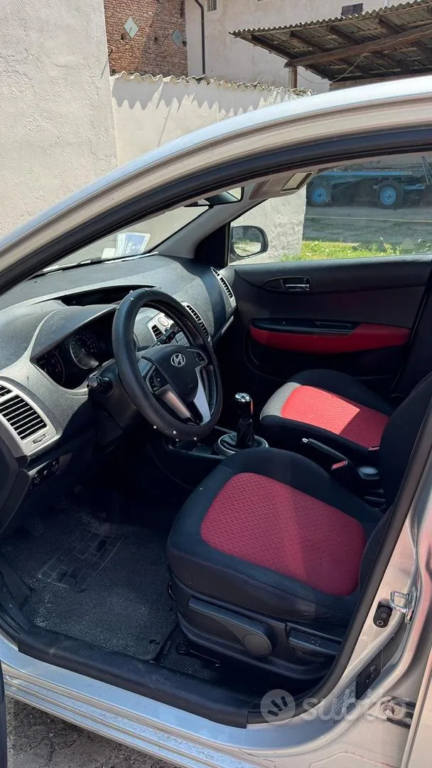 Hyundai I20 2010 photo 2