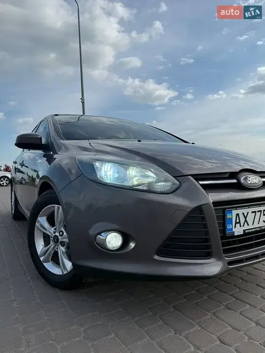 Ford Focus 2012 photo 2