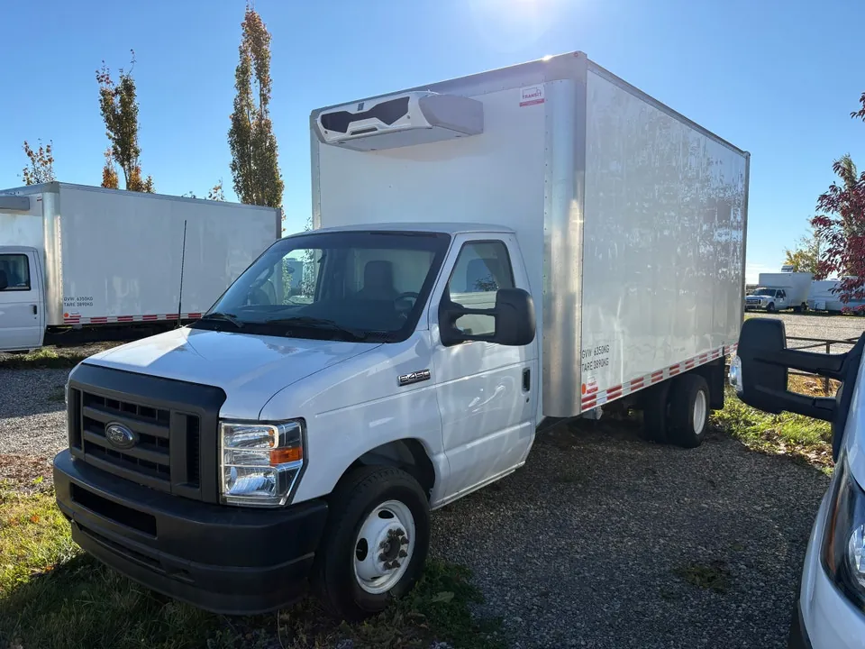 Ford E-450 2023 photo 3