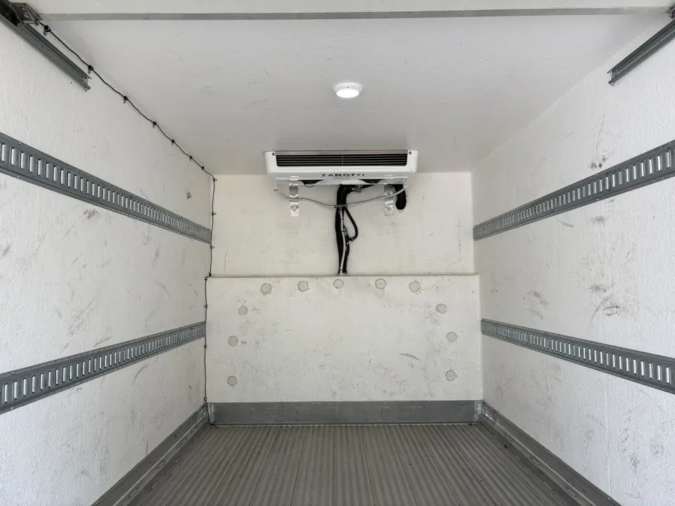 Ford E-450 2023 photo 2