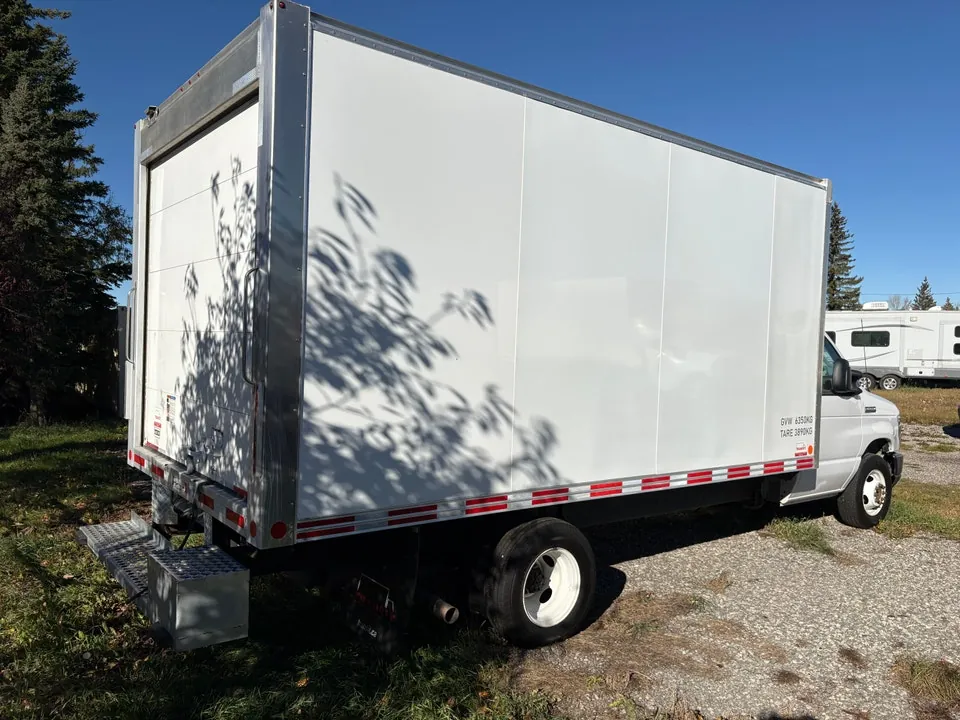 Ford E-450 2023 photo 5