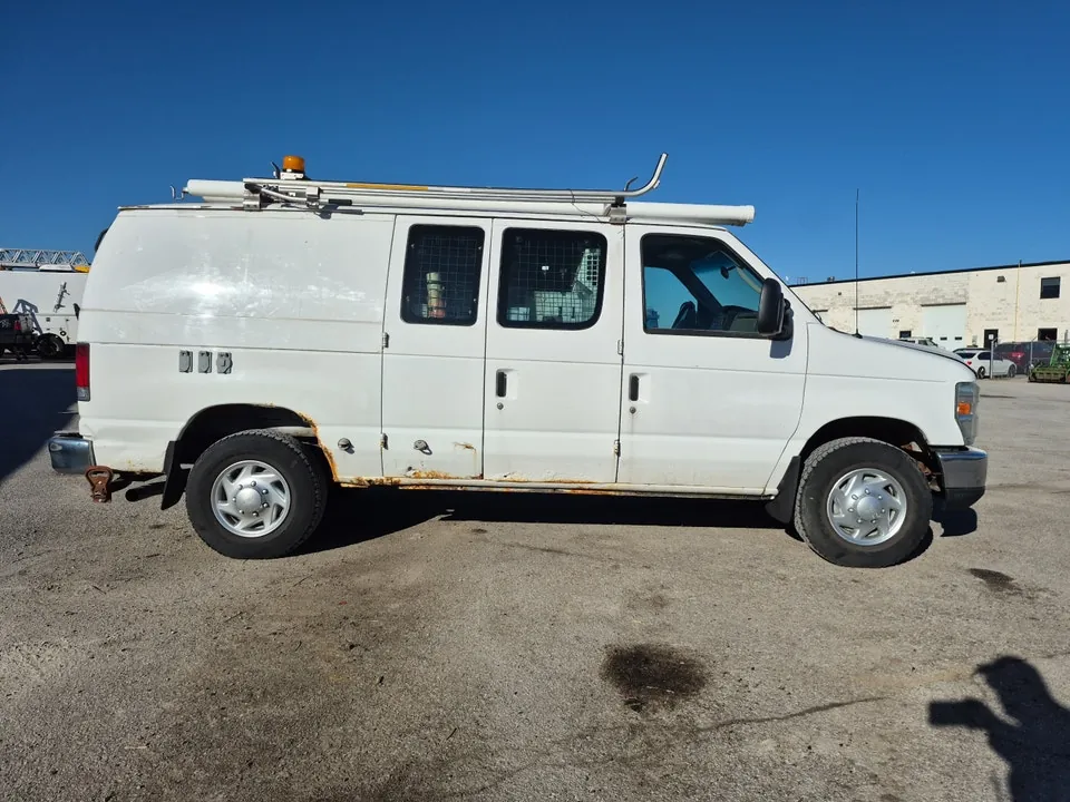 Ford E-Series 2010 photo 4