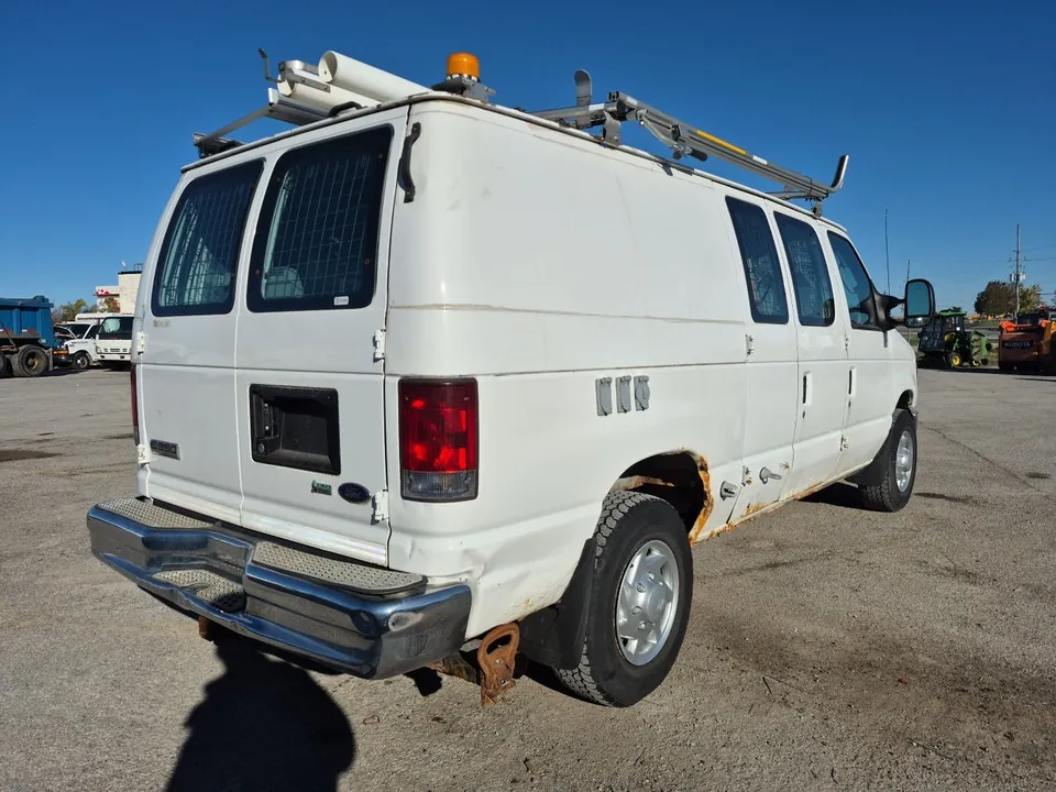 Ford E-Series 2010 photo 5