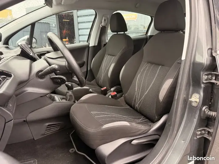 Peugeot 208 2013 photo 5