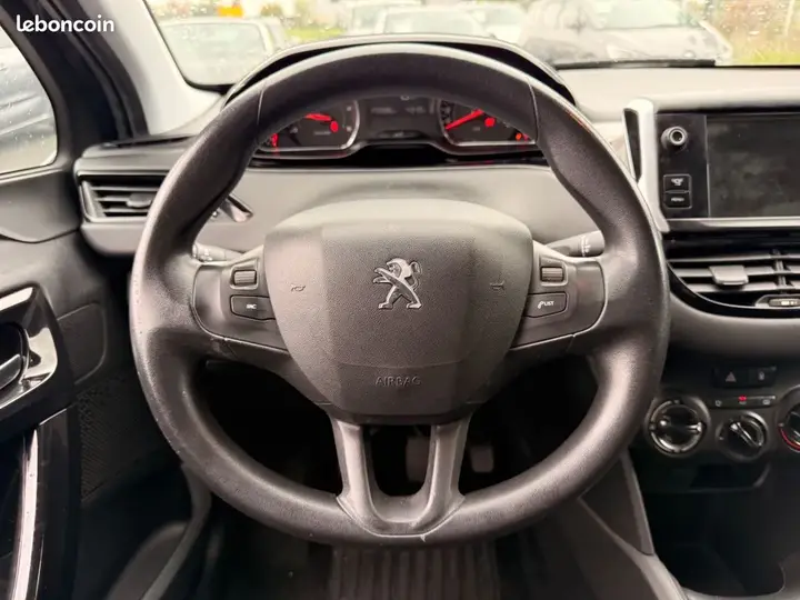 Peugeot 208 2013 photo 4