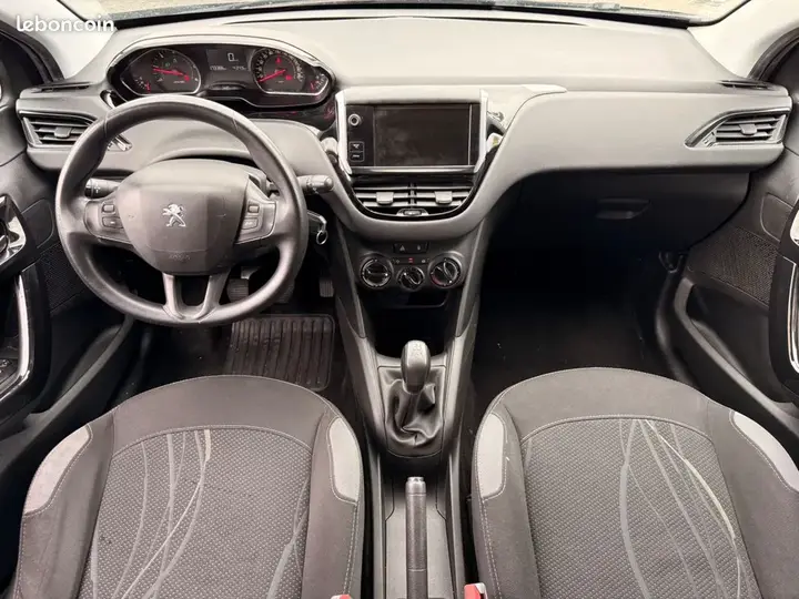 Peugeot 208 2013 photo 3