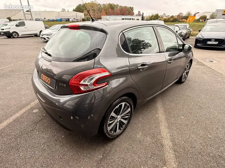 Peugeot 208 2013 photo 2