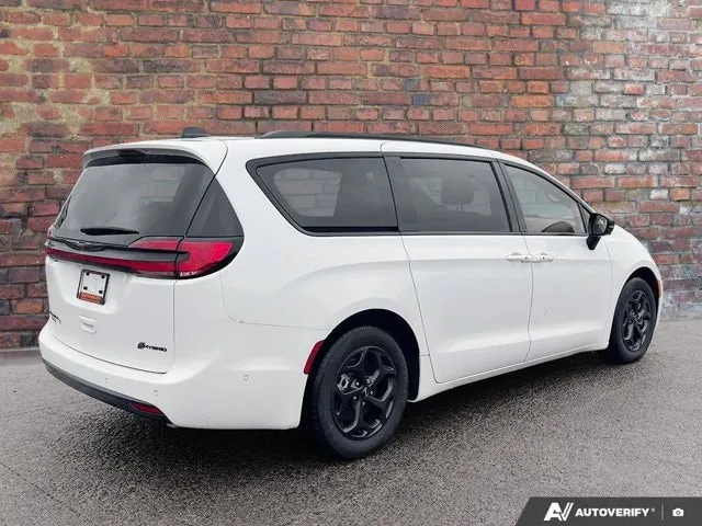 Chrysler Pacifica 2024 photo 5