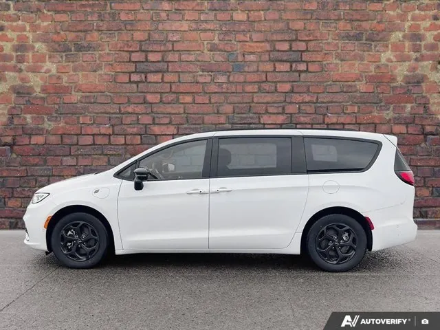 Chrysler Pacifica 2024 photo 2
