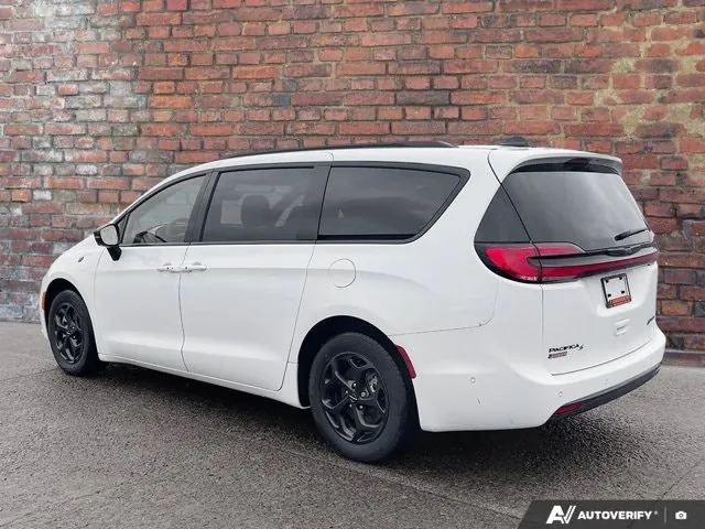 Chrysler Pacifica 2024 photo 3