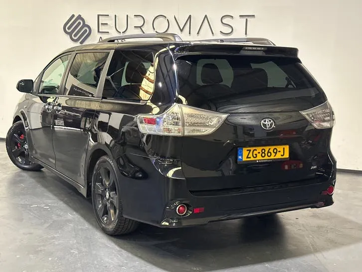 Toyota Sienna 2015 photo 3
