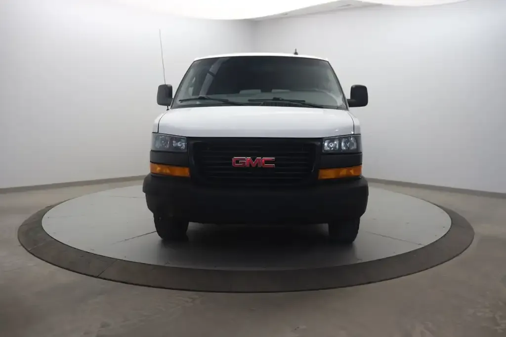 GMC Savana 2018 photo 2