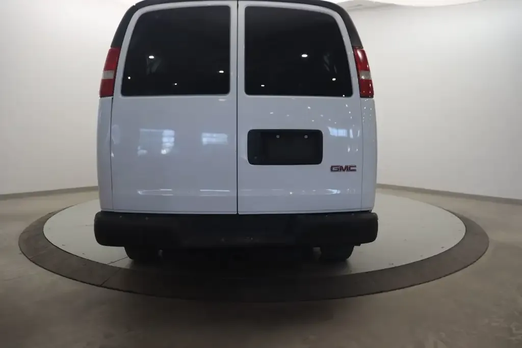 GMC Savana 2018 photo 5