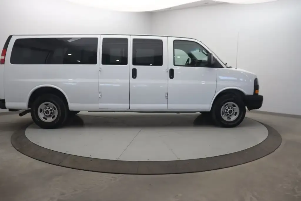GMC Savana 2018 photo 3