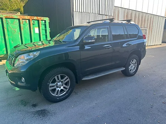 Toyota Land Cruiser 2010 photo 2
