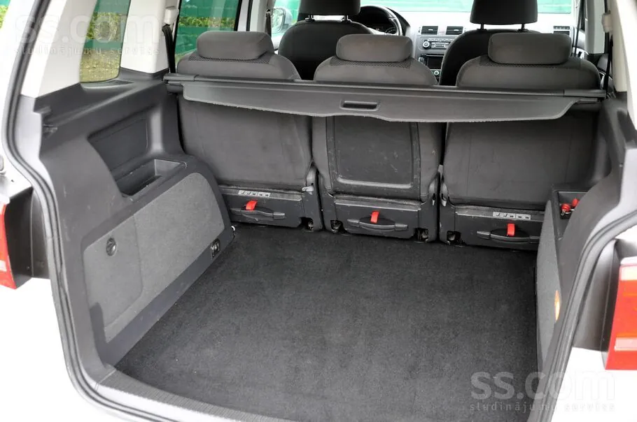 Volkswagen Touran 2012 photo 5