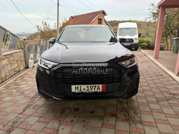 Audi Q7 2022 photo 2