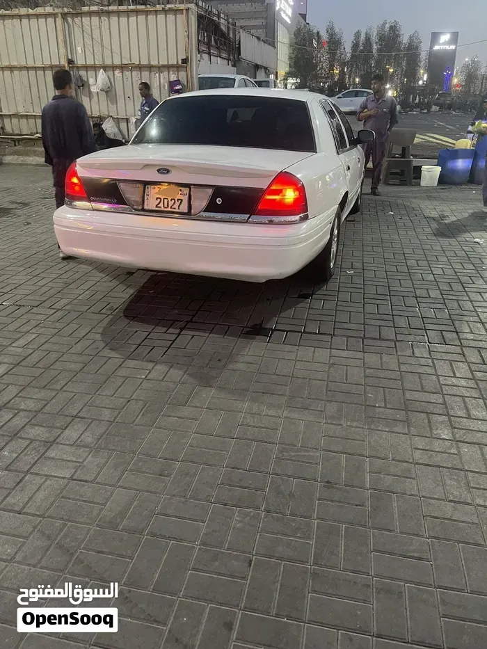 Ford Crown Victoria 2004 photo 4