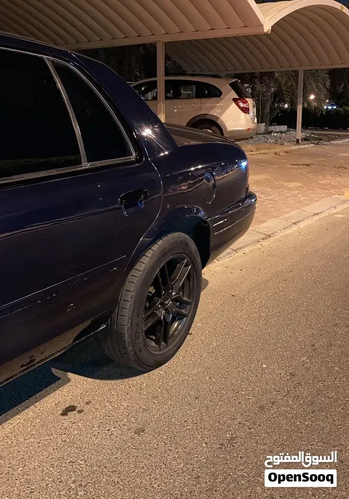 Ford Crown Victoria 2004 photo 5
