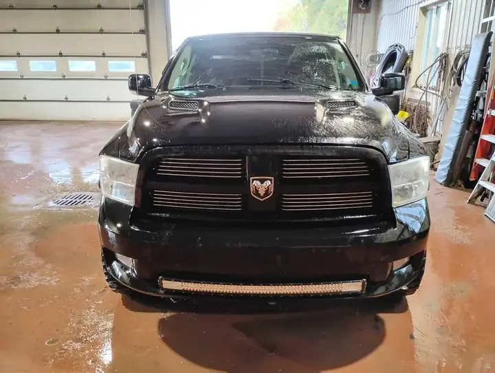 Dodge Ram 1500 2012 photo 2
