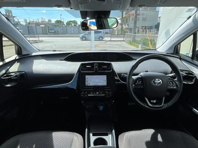 Toyota Prius 2020 photo 2