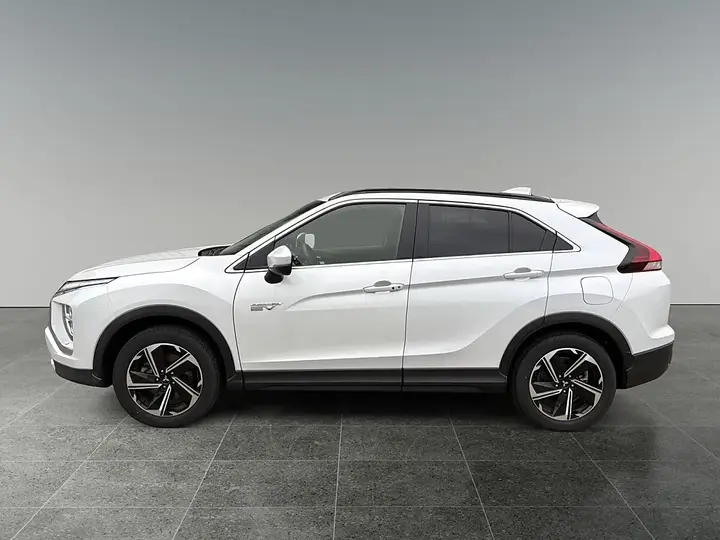 Mitsubishi Eclipse Cross 2023 photo 2